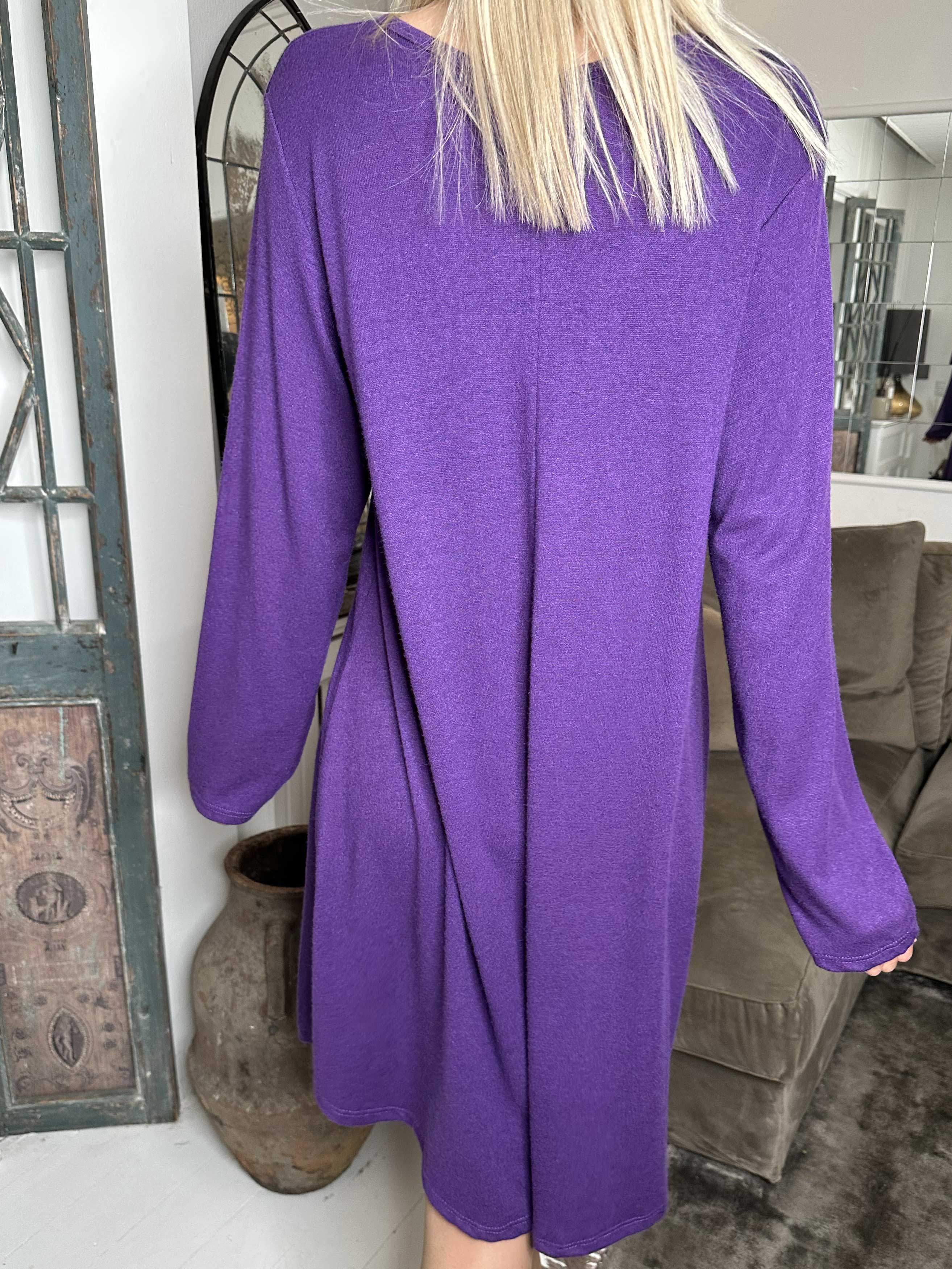 Talia - Blød kjole i viskose med kattemotiv af similisten